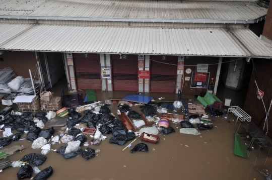 Banjir Lumpuhkan Mal Cipinang Indah