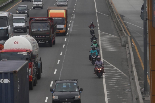 Banjir, Sepeda Motor Diperbolehkan Lewat Tol Karang Tengah