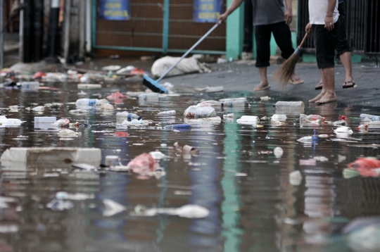 Banjir Lumpuhkan Jalan Kartini Bekasi