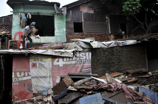 Porak-Poranda Rumah Warga di Rawajati Akibat Banjir
