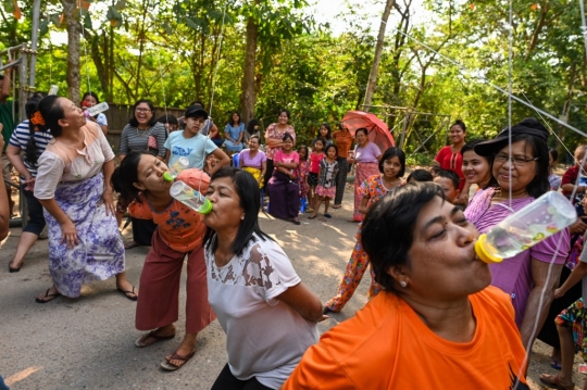 Lucu dan Serunya Lomba Perayaan HUT Kemerdekaan Myanmar