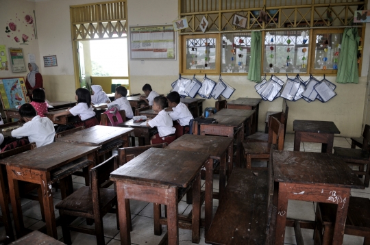 50 Persen Siswa SDN Bukit Duri 11 Tidak Masuk Sekolah Akibat Banjir