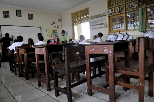 50 Persen Siswa SDN Bukit Duri 11 Tidak Masuk Sekolah Akibat Banjir