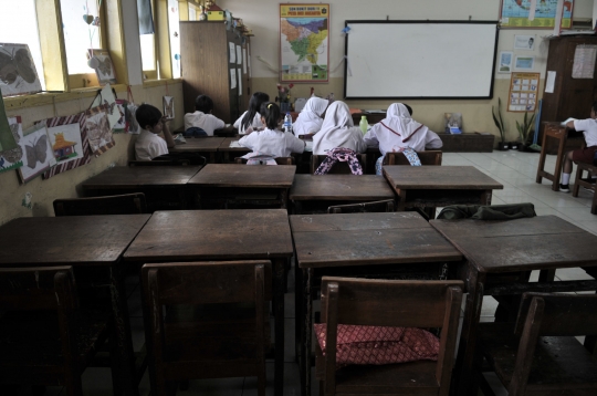 50 Persen Siswa SDN Bukit Duri 11 Tidak Masuk Sekolah Akibat Banjir