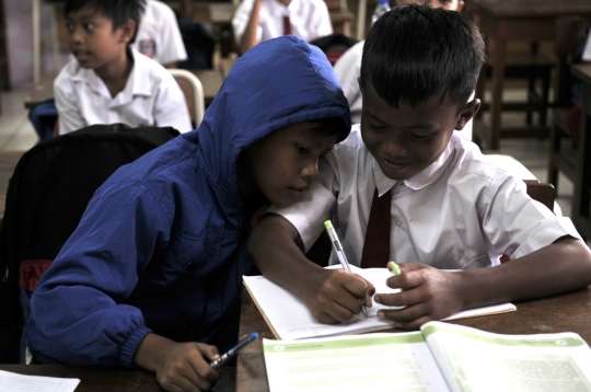 50 Persen Siswa SDN Bukit Duri 11 Tidak Masuk Sekolah Akibat Banjir