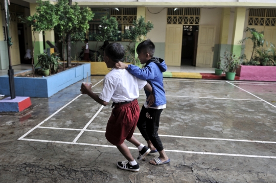 50 Persen Siswa SDN Bukit Duri 11 Tidak Masuk Sekolah Akibat Banjir