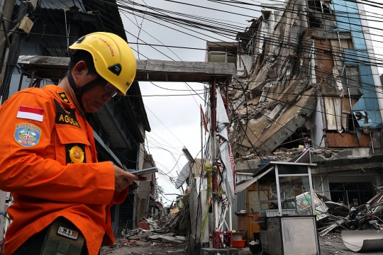 Gedung Empat Lantai di Slipi Ambruk, Tiga Orang Terluka