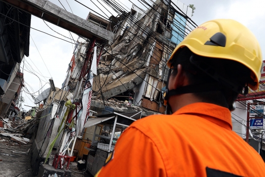 Gedung Empat Lantai di Slipi Ambruk, Tiga Orang Terluka