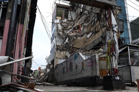 Gedung Empat Lantai di Slipi Ambruk, Tiga Orang Terluka