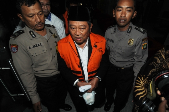 KPK Resmi Tahan Bupati Sidoarjo Saiful Ilah