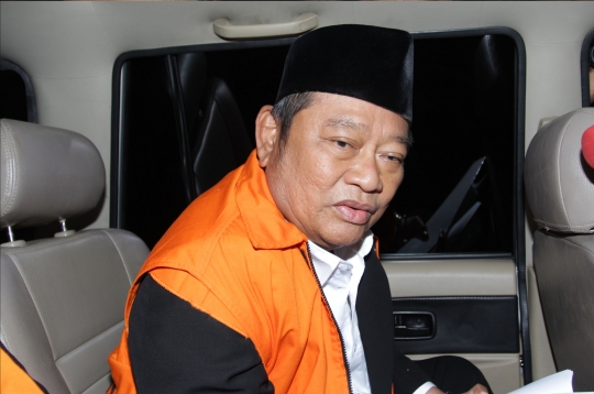 KPK Resmi Tahan Bupati Sidoarjo Saiful Ilah