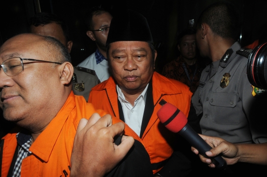 KPK Resmi Tahan Bupati Sidoarjo Saiful Ilah