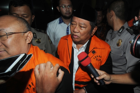 KPK Resmi Tahan Bupati Sidoarjo Saiful Ilah