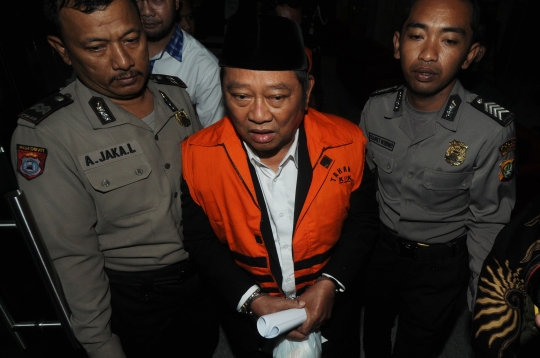 KPK Resmi Tahan Bupati Sidoarjo Saiful Ilah