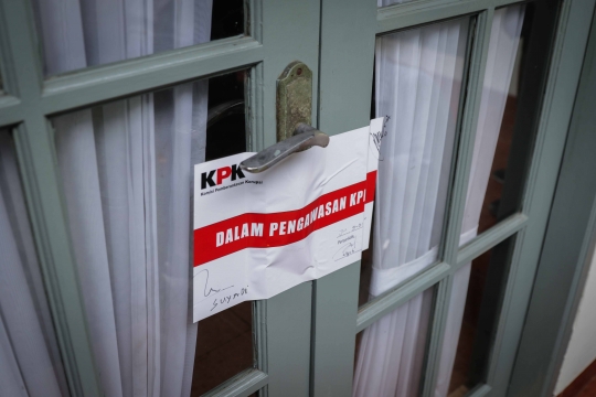 Melihat Ruang Kerja Komisioner KPU yang Disegel KPK