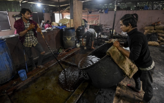 Intip Pembuatan Chaku, Kue Tradisional Kathmandu yang Menghangatkan Tubuh