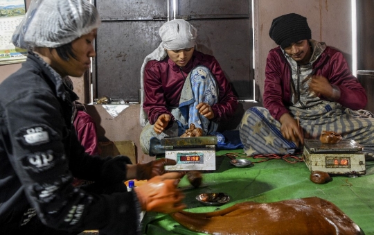 Intip Pembuatan Chaku, Kue Tradisional Kathmandu yang Menghangatkan Tubuh