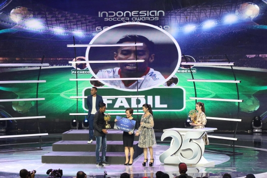 Enam Belas Penghargaan Diberikan Pada Indonesian Soccer Award 2019