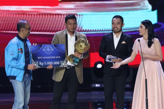 Enam Belas Penghargaan Diberikan Pada Indonesian Soccer Award 2019