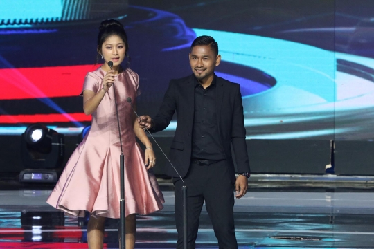 Penampilan Pesepakbola Saat Bacakan Nominasi Indonesian Soccer Award 2019