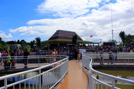 Melihat Kondisi Alun-Alun Kota Depok yang Baru Diresmikan