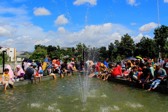 Melihat Kondisi Alun-Alun Kota Depok yang Baru Diresmikan