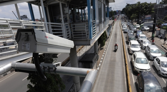 Kamera Tilang Elektronik Awasi Penerobos Jalur Transjakarta