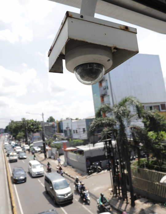 Kamera Tilang Elektronik Awasi Penerobos Jalur Transjakarta