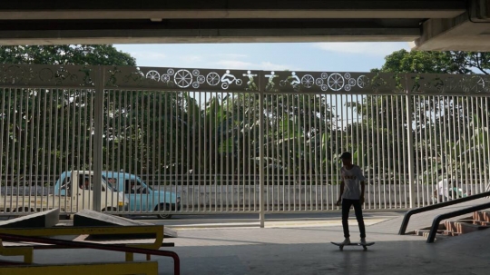 Melihat Skatepark di Kolong Flyover Pasar Rebo