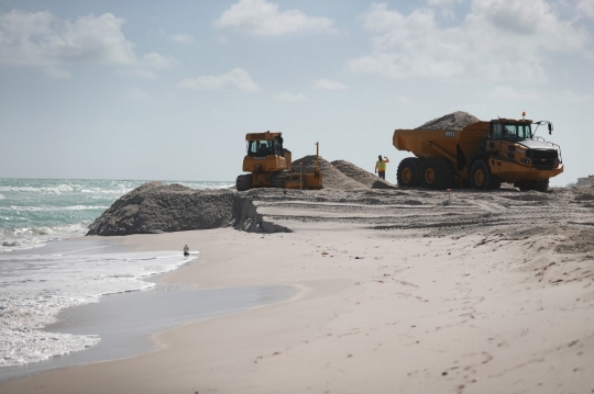 Melihat Cara Amerika Melebarkan Daratan Pantai Miami