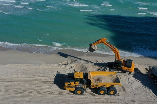 Melihat Cara Amerika Melebarkan Daratan Pantai Miami