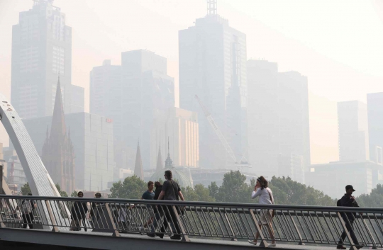 Memantau Asap Kebakaran Hutan dari Gedung Tertinggi di Melbourne