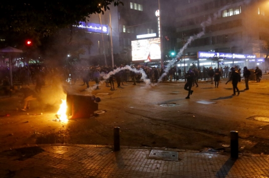 Demonstrasi Anti-Pemerintah, Massa Anarkis Rusak Bank Central Lebanon