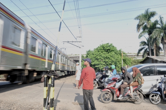 Perlintasan Kereta Tanpa Palang Pintu Ancam Keselamatan Pengendara