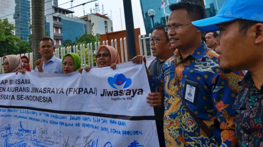 Aksi Pekerja Jiwasraya Demo di Depan Kementerian BUMN