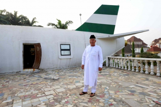 Demi Istri, Pria Nigeria Bikin Rumah Unik Berbentuk Pesawat