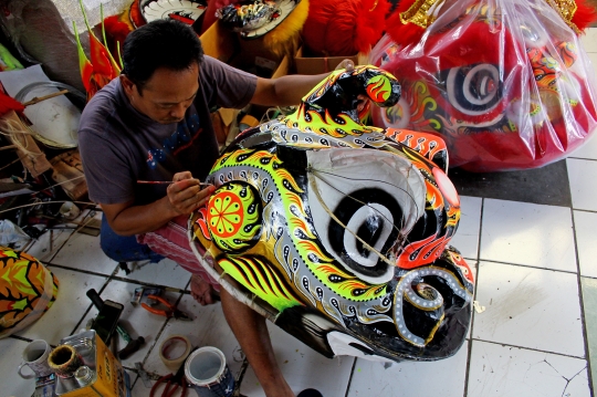Melihat Pembuatan Barongsai dan Liong di Bogor