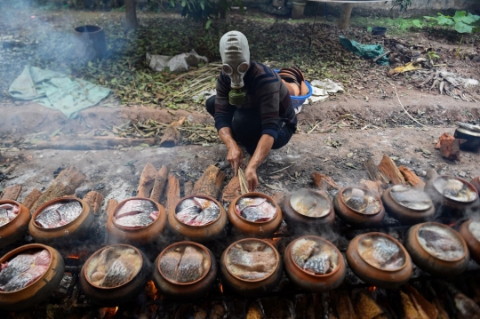 Intip Pembuatan Ikan Rebus, Makanan Populer di Vietnam Saat Imlek