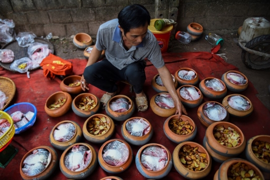 Intip Pembuatan Ikan Rebus, Makanan Populer di Vietnam Saat Imlek