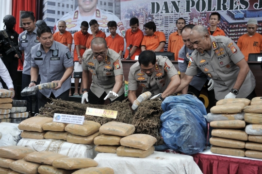 Polisi Ungkap Peredaran Ganja 1,3 Ton