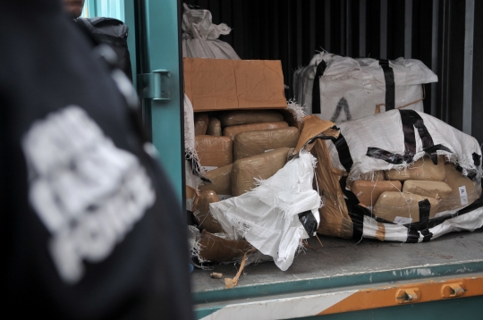 Polisi Ungkap Peredaran Ganja 1,3 Ton