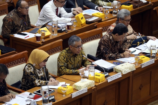Komisi IX DPR dan OJK Rapat Terkait Pembenahan Jiwasraya