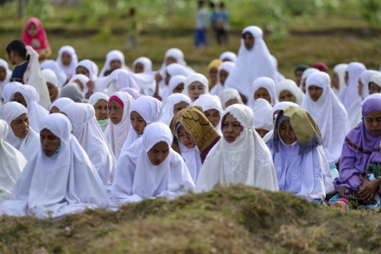 Dilanda Kekeringan, Petani Aceh Gelar Salat Minta Hujan di Tengah Sawah