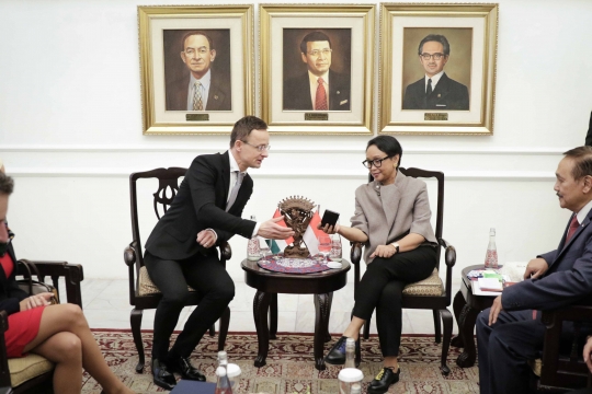 Menteri Retno Terima Kunjungan Menlu Hongaria di Gedung Pancasila