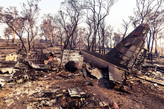 Jatuh, Pesawat Pemadam Kebakaran Australia Hancur Lebur