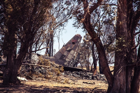 Jatuh, Pesawat Pemadam Kebakaran Australia Hancur Lebur