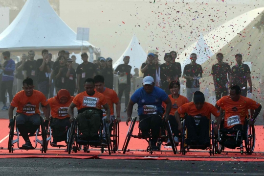 Semangat Peserta Disabilitas Ikuti Lomba Lari di Monas