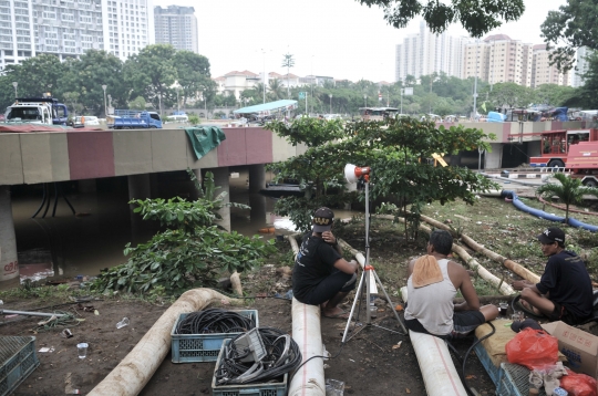 3 Hari Banjir Masih Merendam Underpass Kemayoran