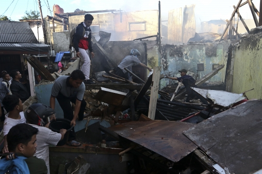 Kebakaran Rumah Padat Penduduk di Peninggaran Timur, 1 Orang Tewas