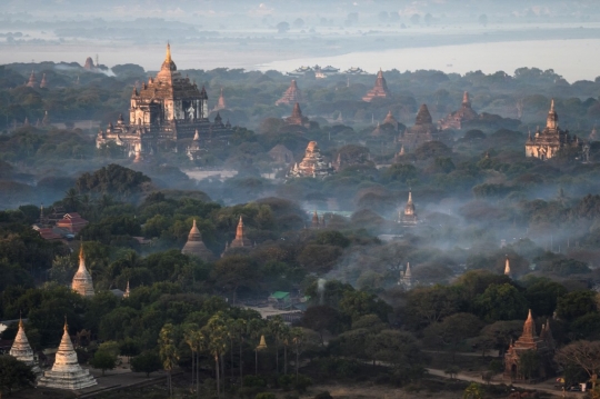 Menikmati Keindahan Kota Seribu Kuil di Myanmar